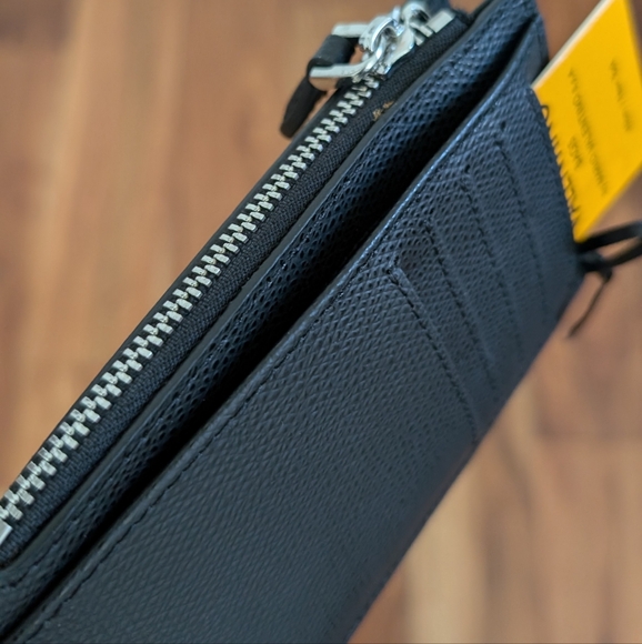 Valentino by Mario Valentino Antonio Leather Zip Wallet With Key Ring Nwt ❤️ - Picture 6 of 6